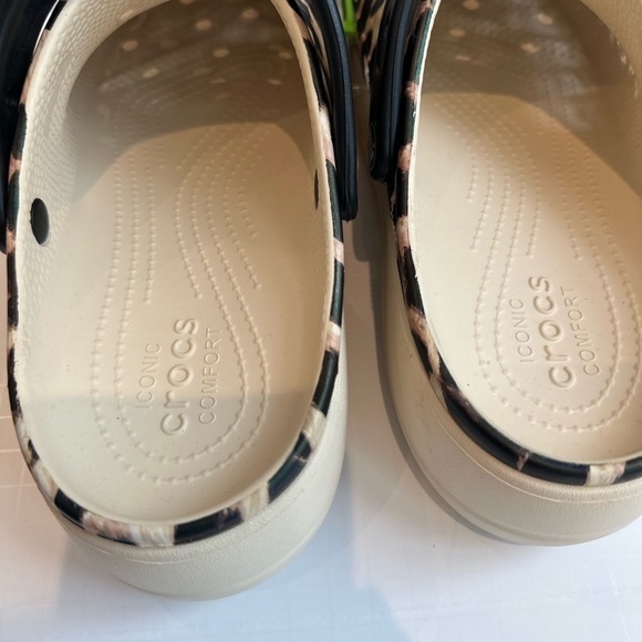 NWT Crocs Classic Leopard print with cheetah - Picture 12 of 14